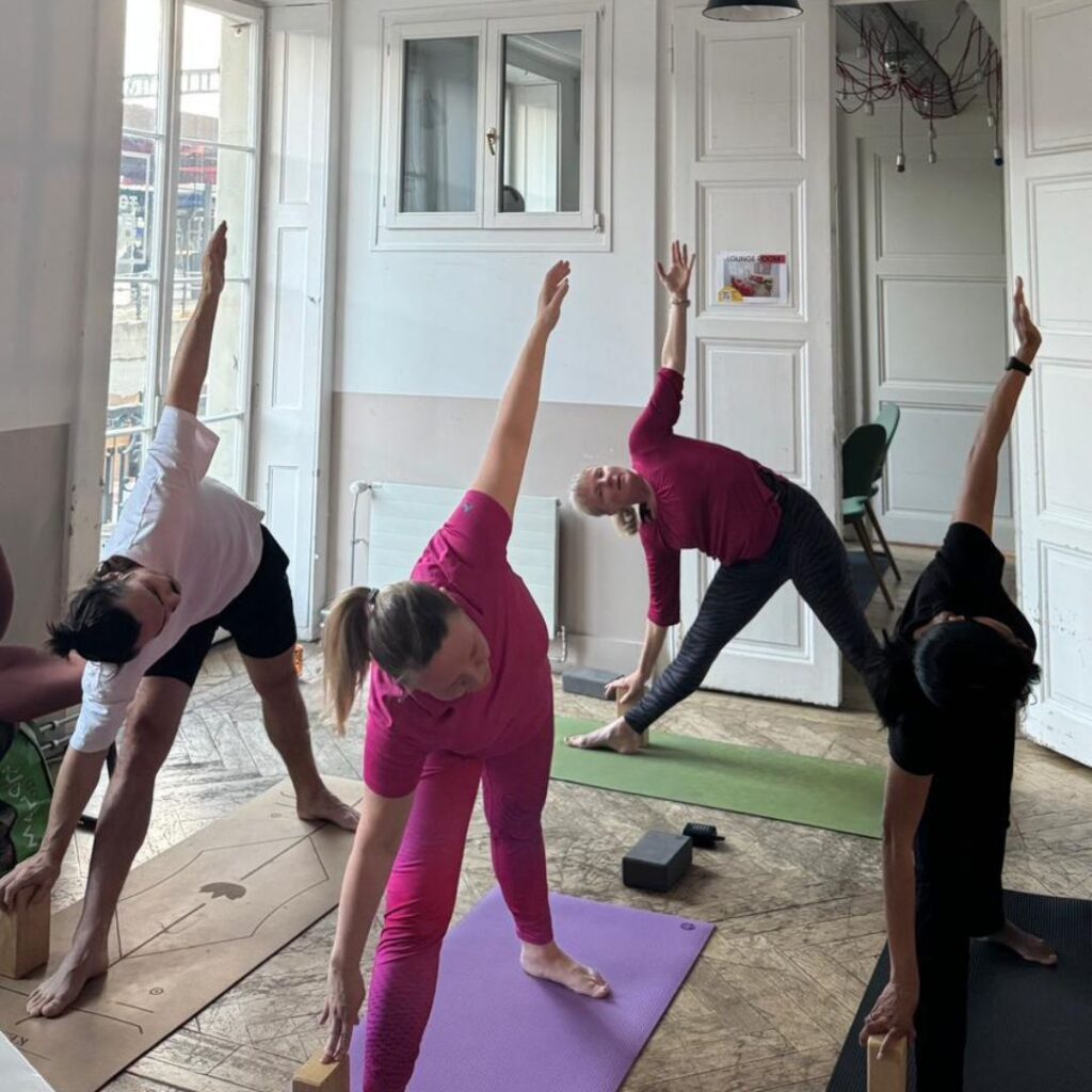 Laissez-vous guider par Betina lors d’une séance de yoga douce, pour un moment de détente et de recentrage.