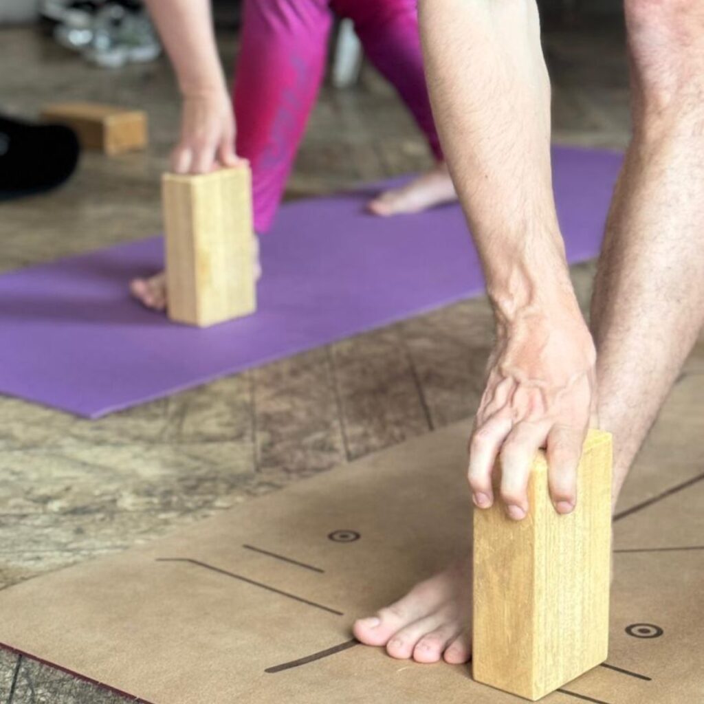 Une séance de yoga avec Betina, alliant douceur, respiration et bien-être.